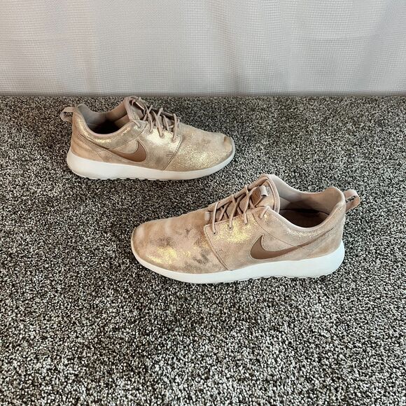 Womens Nike Running Shoes Roshe One Metallic Peach Size 8.5 - Picture 3 of 6